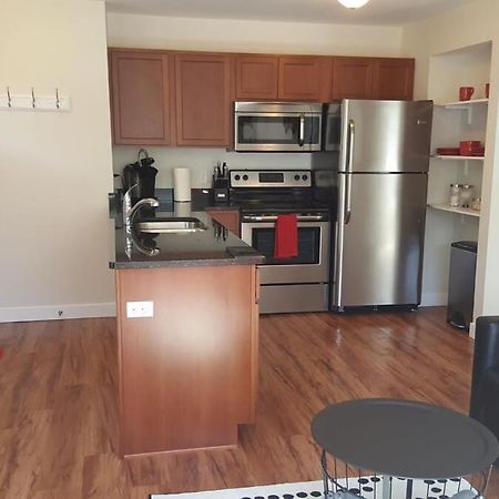 Modern And Pristine Condo -By The Gt Commons トラバーズ・シティ エクステリア 写真