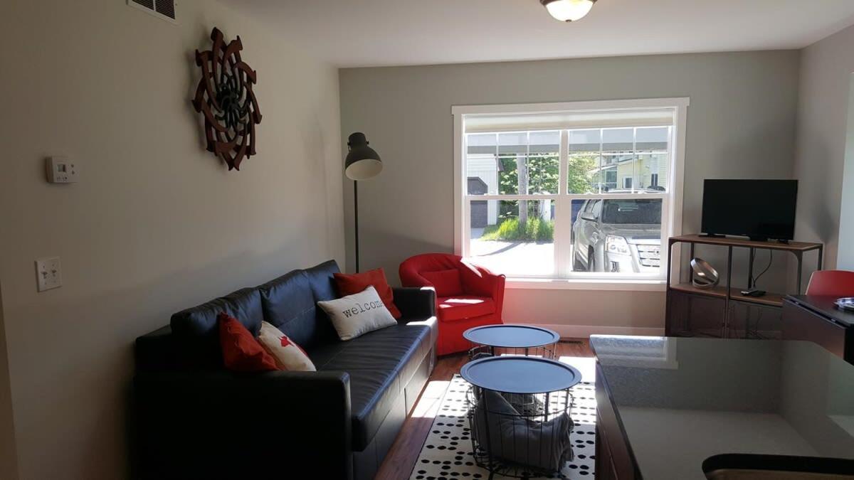Modern And Pristine Condo -By The Gt Commons トラバーズ・シティ エクステリア 写真
